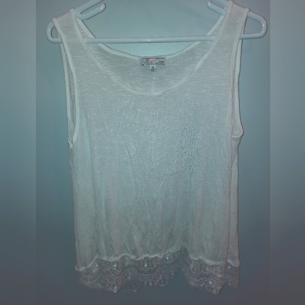 $ Women's XL white lightweight tank with beautiful lace detail EUC